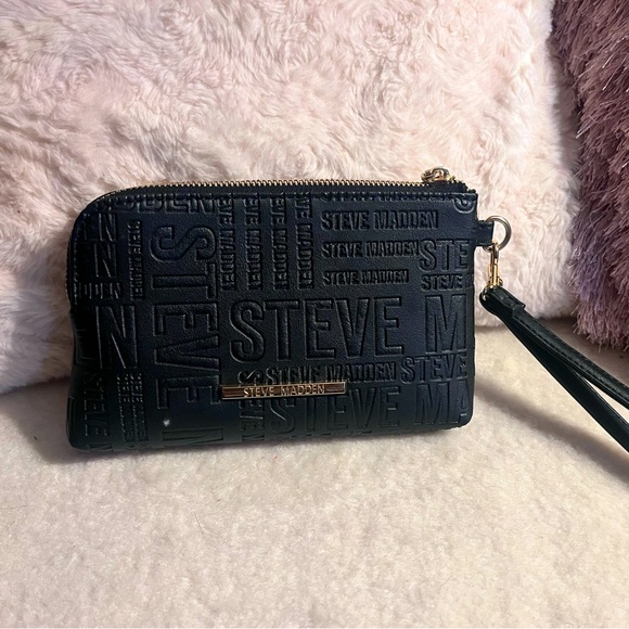 Steve Madden embossed Wristlet Double Pouch - Picture 7 of 8